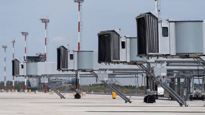 Trực tiếp: Lính dù Nga kiểm soát sân bay gần thủ đô Kiev - 7