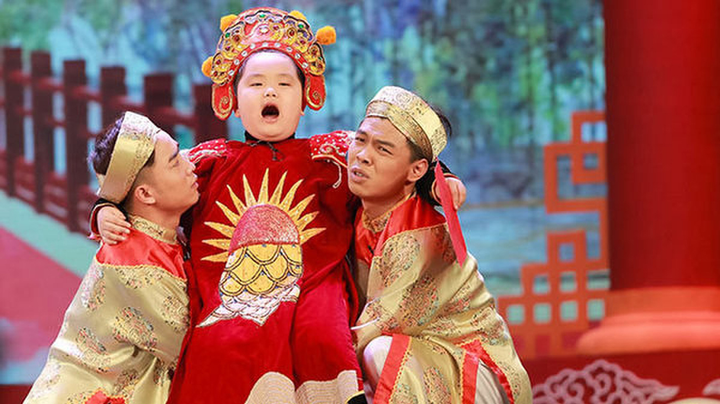 Con nhà nòi đi diễn: Bi Béo tấu hài hệt bố, con trai cố NSND Hoàng Dũng thì sao? - 3