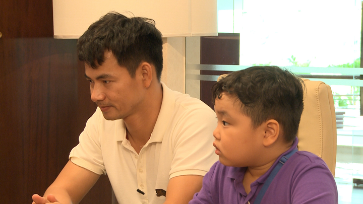 Con nhà nòi đi diễn: Bi Béo tấu hài hệt bố, con trai cố NSND Hoàng Dũng thì sao? - 1