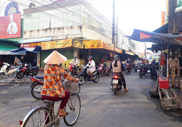 Bạc Liêu bỏ quy định không ra khỏi nhà nếu chưa tiêm đủ 2 liều vaccine - 1