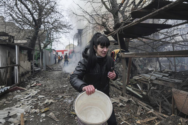 Ảnh: Người dân Kiev xuống hầm trú bom - 13