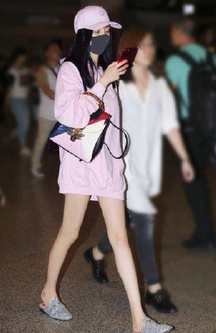 Bị người đi đường chụp trộm, mỹ nhân Hoa ngữ nào vẫn đẹp 'ngút trời'? - 2