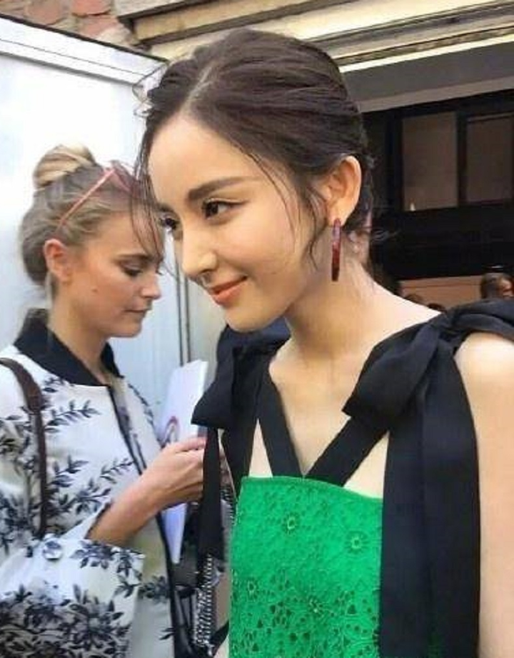 Bị người đi đường chụp trộm, mỹ nhân Hoa ngữ nào vẫn đẹp 'ngút trời'? - 12