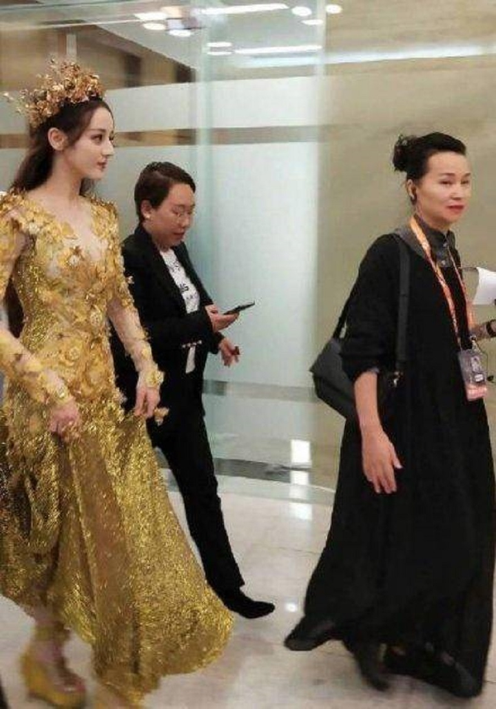 Bị người đi đường chụp trộm, mỹ nhân Hoa ngữ nào vẫn đẹp 'ngút trời'? - 10