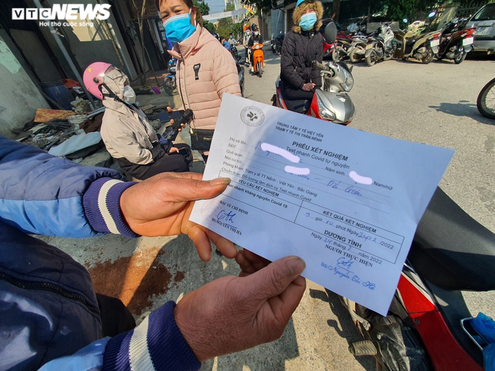 Không được công nhận là F0, công nhân rơi nước mắt trước nỗi lo mất việc - 3