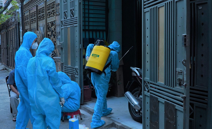 Dân đổ xô tìm kiếm, dịch vụ phun khử khuẩn căn hộ 'lên ngôi' - 1