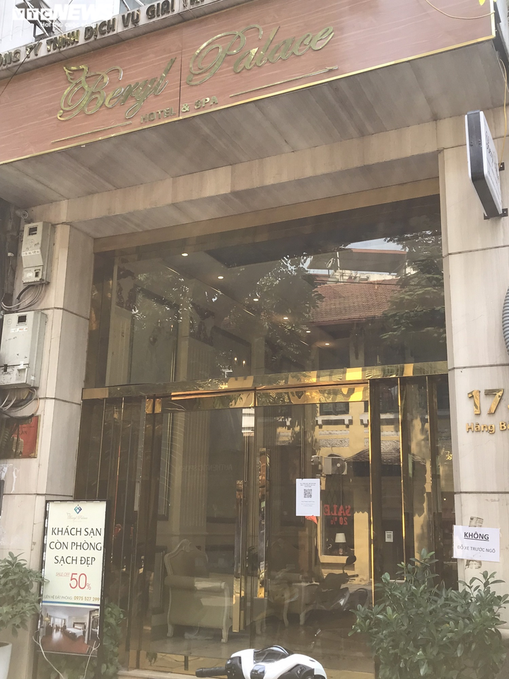 Ảnh: Khách sạn phố cổ Hà Nội đóng cửa im lìm trước ngày đón khách quốc tế - 12