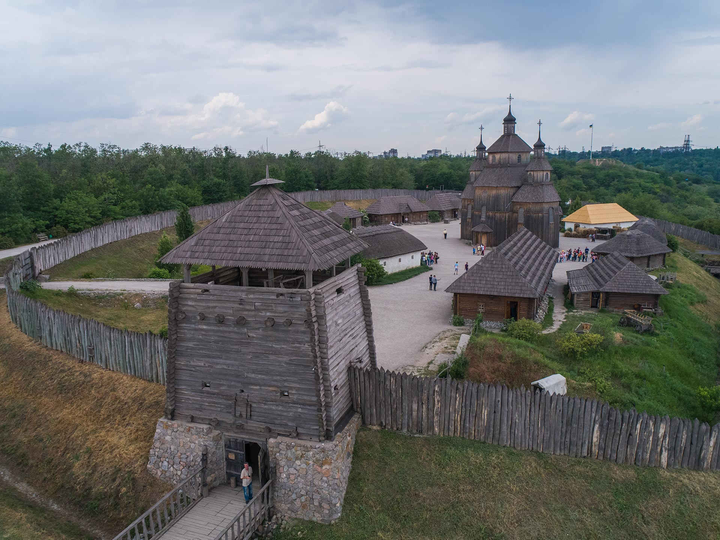 Địa điểm xinh đẹp độc nhất miền Đông Ukraine khiến du khách thế giới kinh ngạc - 10