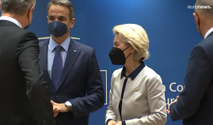 EU thống nhất gói trừng phạt lớn, Nhật Bản cắt giảm xuất khẩu sang Nga - 1