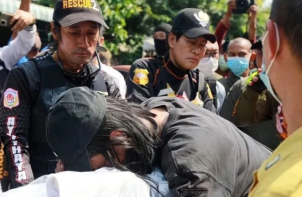 Bạn trai suy sụp khi nhận thi thể nữ diễn viên ‘Chiếc lá cuốn bay’ - 2