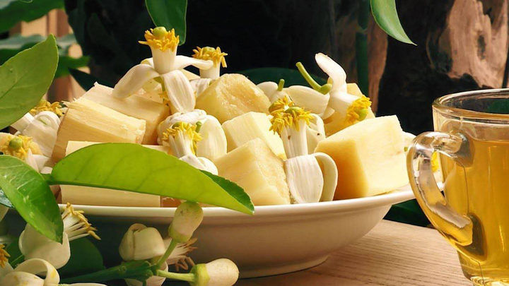 Tháng Ba ra Hà Nội, ngoài hoa bưởi và nhót xanh thì còn món ăn chơi nào ngon? - 2