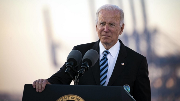 Tổng thống Biden tìm cách kiềm chế giá dầu - 2