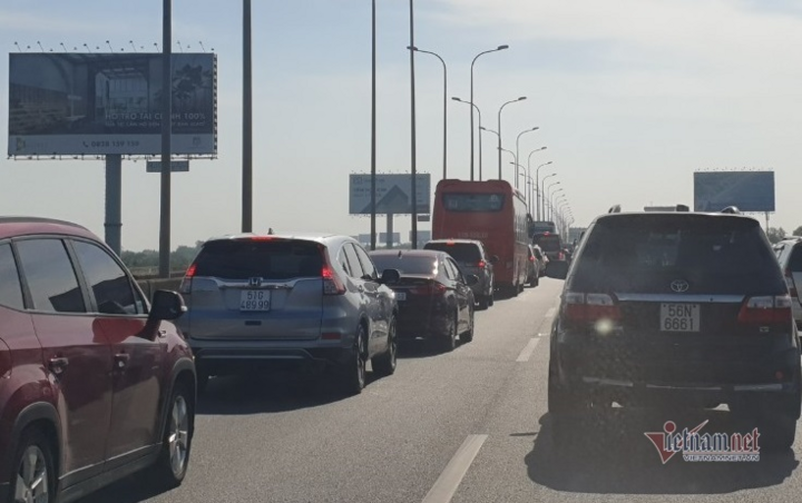 Tai nạn liên hoàn, cao tốc TP.HCM - Long Thành - Dầu Giây kẹt xe hơn 2km - 6