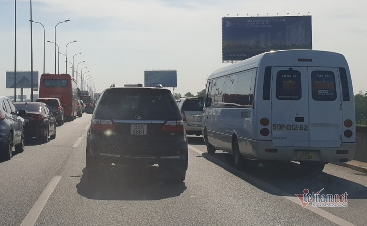 Tai nạn liên hoàn, cao tốc TP.HCM - Long Thành - Dầu Giây kẹt xe hơn 2km - 5