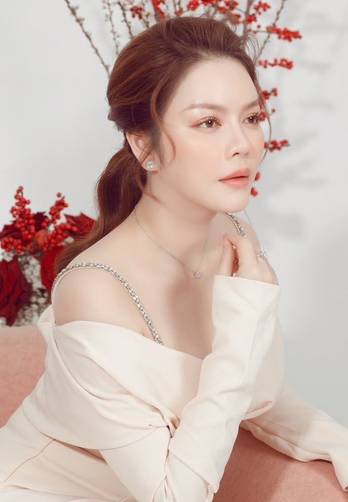 Lý Nhã Kỳ: 'Tôi từng yêu doanh nhân, một năm gặp được mấy lần' - 4