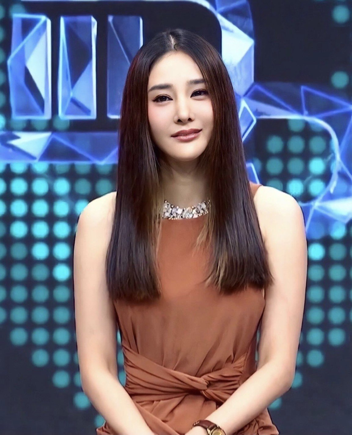 Bạn trai suy sụp khi nhận thi thể nữ diễn viên ‘Chiếc lá cuốn bay’ - 3