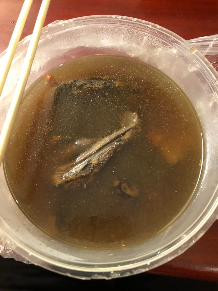 Ấm lòng đồng bào ở Campuchia tiếp tế sả, gừng, đồ bổ để U23 Việt Nam chiến Covid - 4