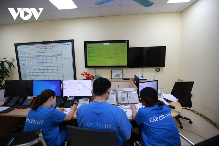 Chuyện về những người chuyên vận chuyển F0 nặng đi cấp cứu - 3