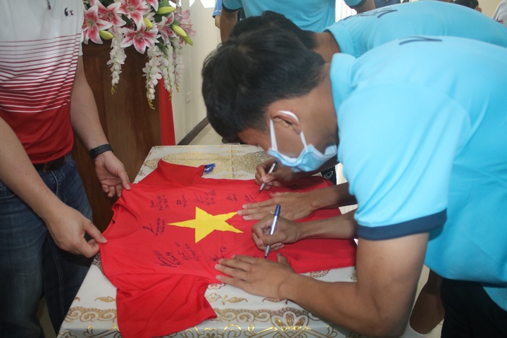 Đại sứ Việt Nam tại Campuchia chúc mừng thành công của U23 Việt Nam - 2