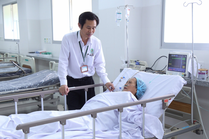 Giám đốc BV Lê Văn Thịnh: ‘Mong có thêm nhiều sức khỏe để chăm sóc người dân’ - 2