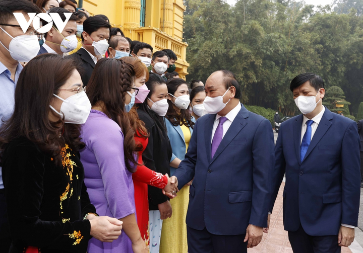 Chủ tịch nước Nguyễn Xuân Phúc gặp gỡ thầy thuốc tiêu biểu cả nước - 3