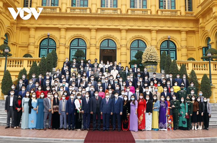 Chủ tịch nước Nguyễn Xuân Phúc gặp gỡ thầy thuốc tiêu biểu cả nước - 4