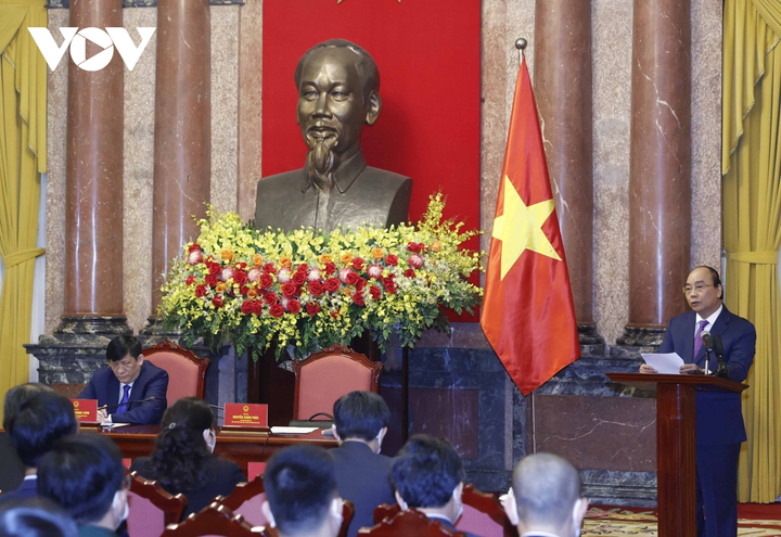 Chủ tịch nước Nguyễn Xuân Phúc gặp gỡ thầy thuốc tiêu biểu cả nước - 1