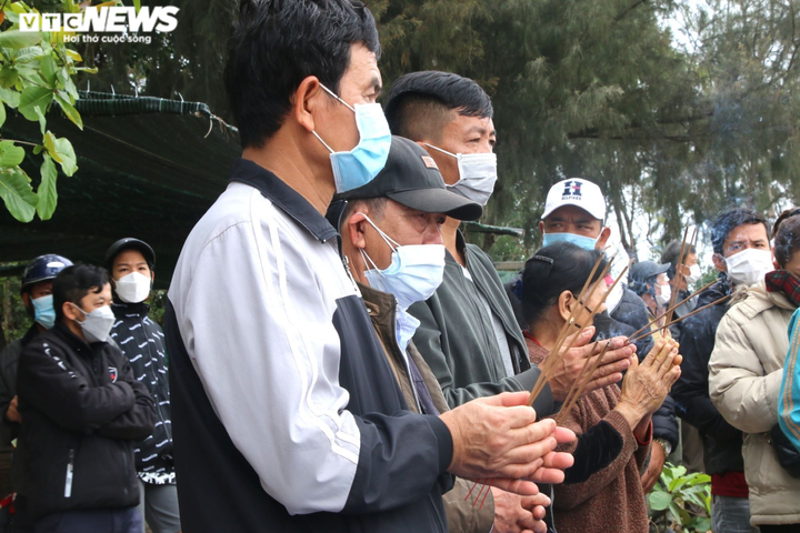 Lật ca nô khiến 17 người chết, mất tích: Gia đình 14 người, chỉ 6 người sống sót - 2