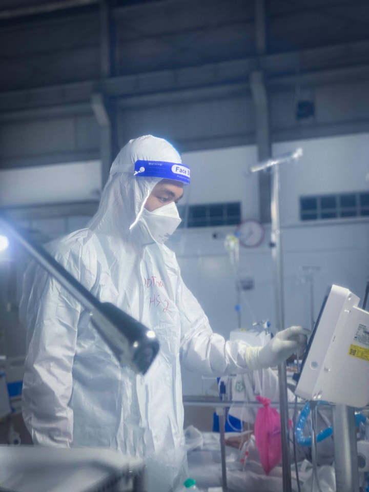 Nam điều dưỡng tuyến đầu chống dịch ám ảnh với câu hỏi: 'Bao giờ đến lượt tôi?’ - 1