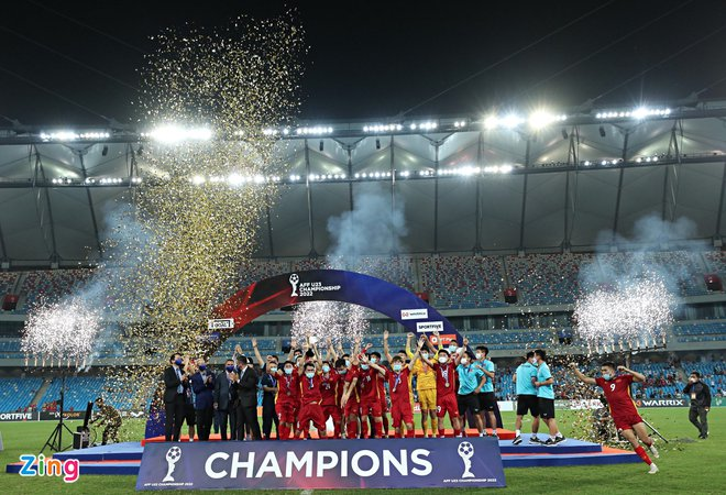 U23 Việt Nam mừng công ở TP.HCM - 1