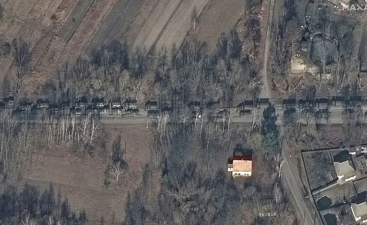 Ảnh vệ tinh quân đội Nga kéo về thủ đô Kiev - 1