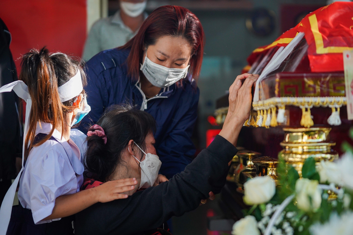 Ảnh: Người thân, bạn bè tiễn diễn viên Bảo Bảo về nơi an nghỉ - 5