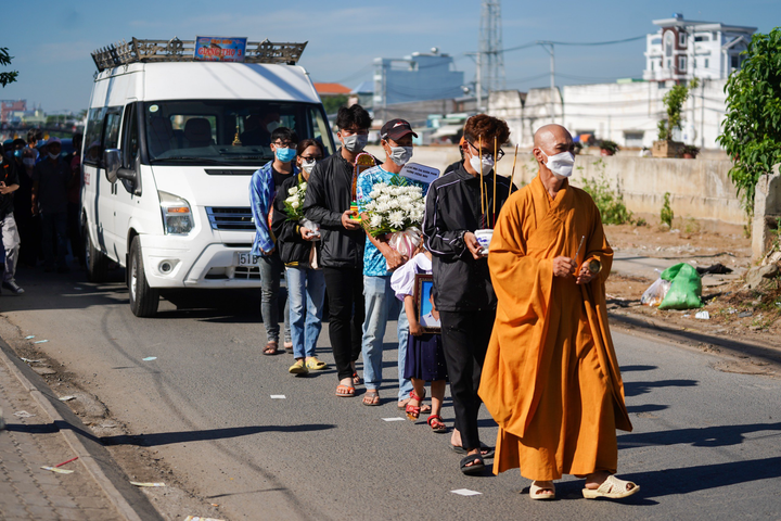 Ảnh: Người thân, bạn bè tiễn diễn viên Bảo Bảo về nơi an nghỉ - 8