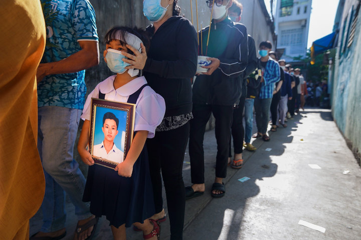 Ảnh: Người thân, bạn bè tiễn diễn viên Bảo Bảo về nơi an nghỉ - 10