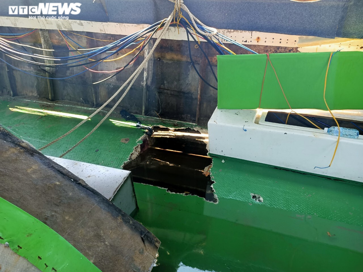 Cận cảnh chiếc ca nô chìm khiến 17 người chết và mất tích ở Cửa Đại - 7
