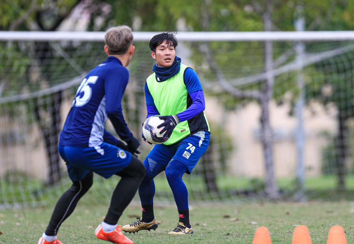 Nhiều cầu thủ mắc COVID-19, hoãn trận Viettel vs Hà Nội FC - 1