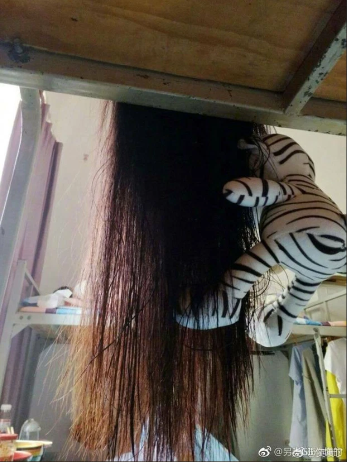 Cảnh tượng ám ảnh chỉ có thể bắt gặp ở ký túc xá nữ đáng sợ hơn phim kinh dị - 7