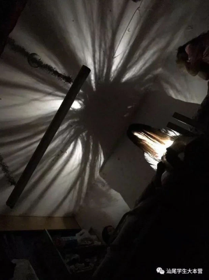 Cảnh tượng ám ảnh chỉ có thể bắt gặp ở ký túc xá nữ đáng sợ hơn phim kinh dị - 10