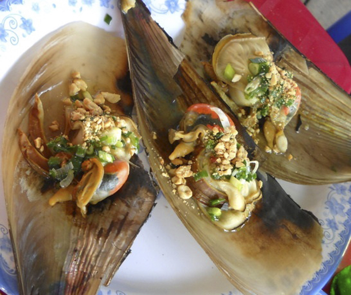 Món bàn mai cực đắt khách ở Quang Ninh, ai muốn ăn phải xếp hàng chờ tới lượt - 3