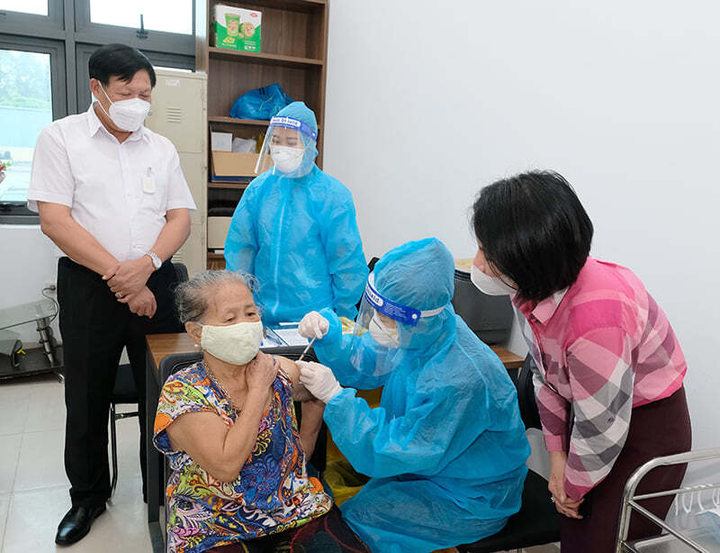 Đã đến lúc coi COVID-19 như bệnh cúm mùa? - 1