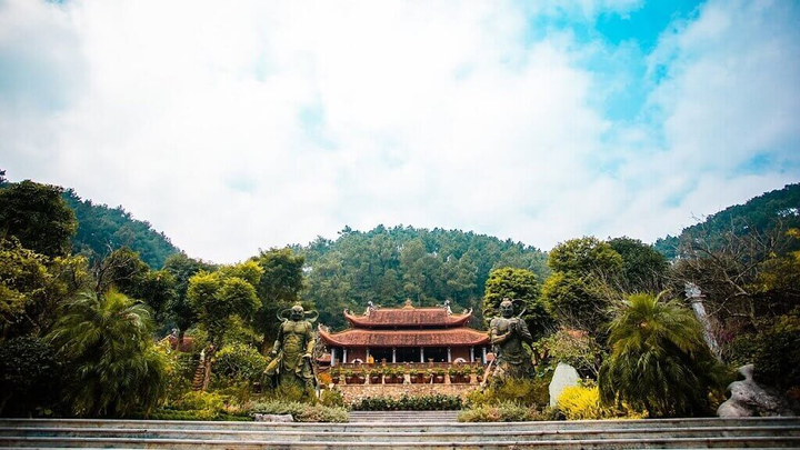 Tìm về bình yên ở ngôi chùa nằm giữa rừng núi hoang sơ Hà Nam - 1