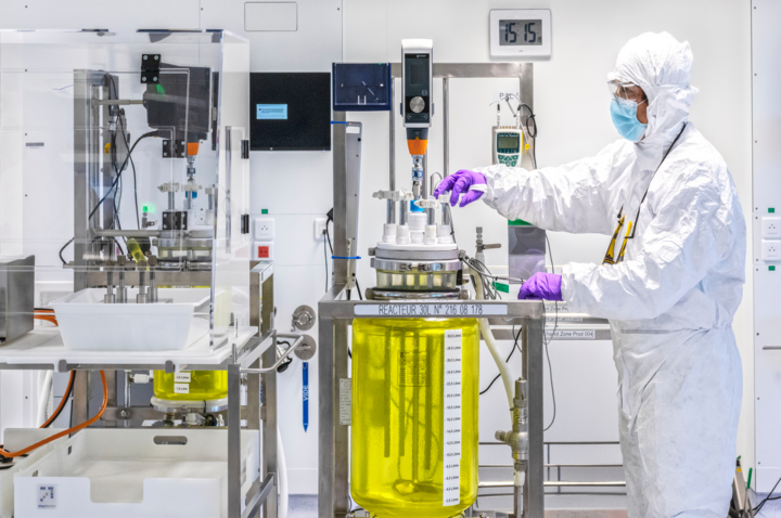 Sanofi và GSK xin cấp phép đối với vaccine COVID-19 - 1