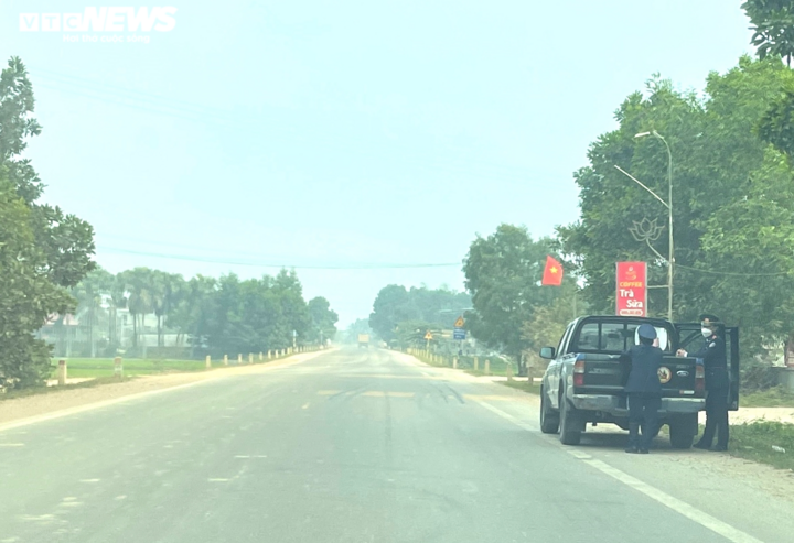 'Binh đoàn' xe tải cơi nới thành thùng 'đại náo' Thanh Hóa - 6