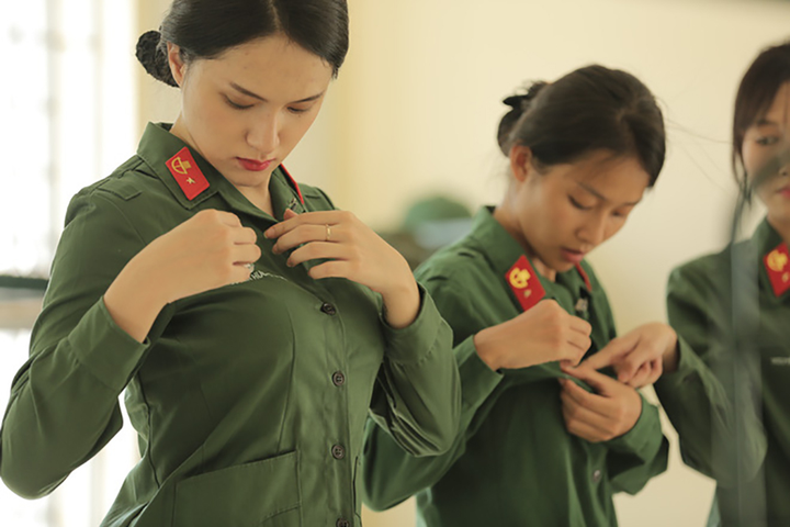 Soi gương mặt ít son phấn của sao Việt khi nhập ngũ: Kỳ Duyên xứng danh hoa hậu - 3