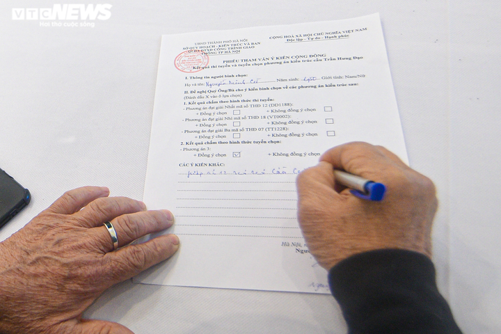 Ảnh: Bốn thiết kế cầu Trần Hưng Đạo đang được trưng bày lấy ý kiến ở Hà Nội - 12