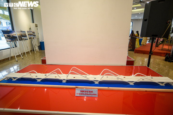 Ảnh: Bốn thiết kế cầu Trần Hưng Đạo đang được trưng bày lấy ý kiến ở Hà Nội - 4