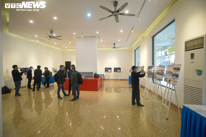 Ảnh: Bốn thiết kế cầu Trần Hưng Đạo đang được trưng bày lấy ý kiến ở Hà Nội - 1