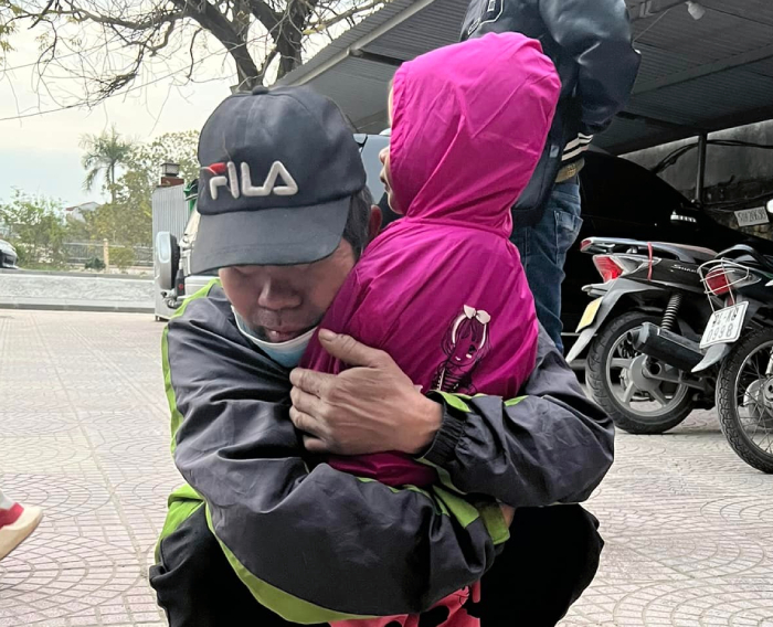 Điều tra vụ bé gái hơn 2 tuổi được tìm thấy dưới cống ngập nước ở Hải Phòng - 2