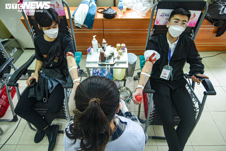 Ảnh: Quang Hải, Văn Hậu hào hứng tham gia, kêu gọi hiến máu - 11