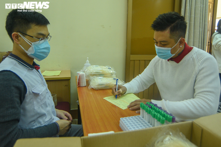 Ảnh: Quang Hải, Văn Hậu hào hứng tham gia, kêu gọi hiến máu - 5